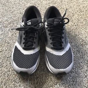 Brooks Revel Sneakers